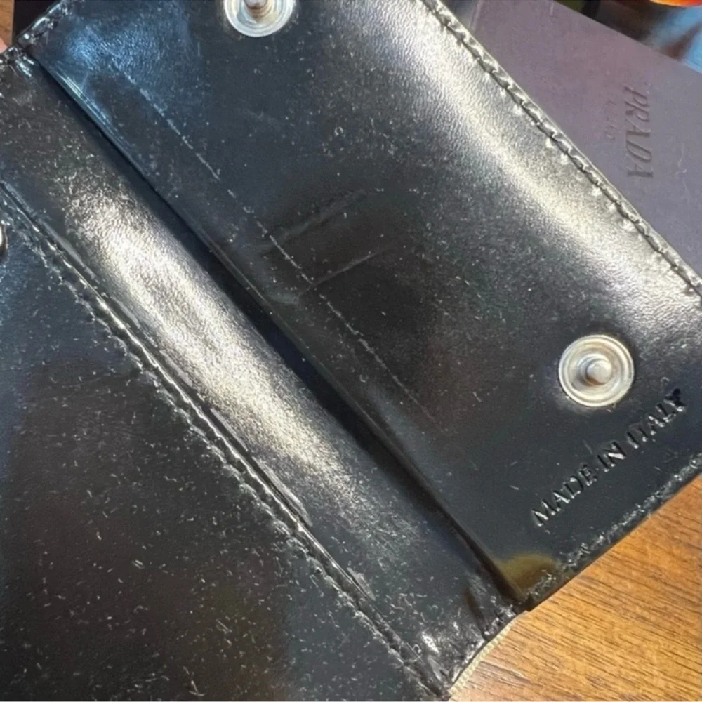 Prada Tessuto 6-Keyholder w/ COA EUC